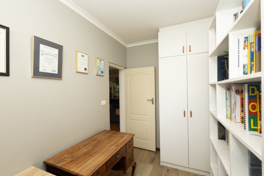 To Let 5 Bedroom Property for Rent in Vierlanden Western Cape